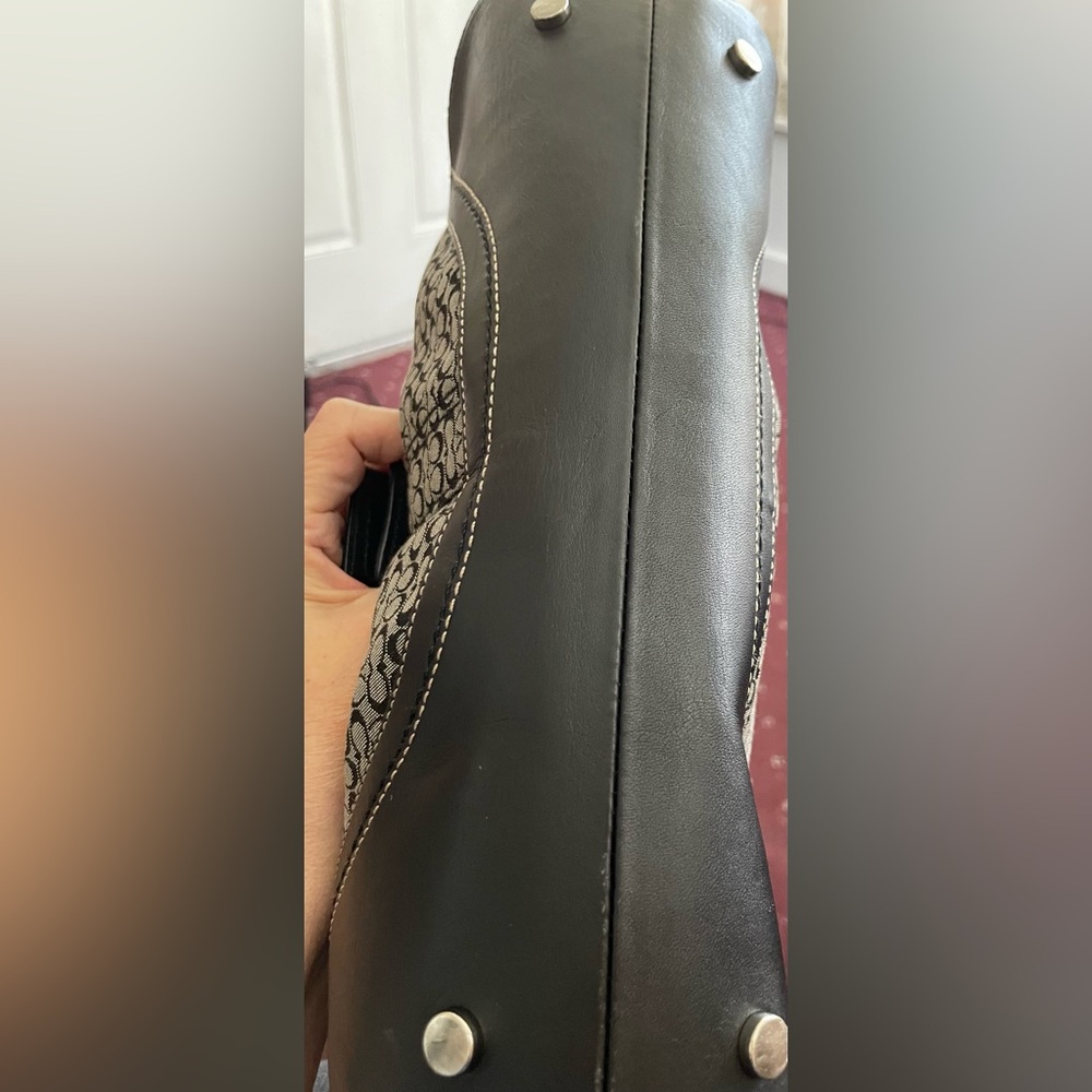 Coach Black and Gray Clutch with Timeless Elegance - Picture 3 of 7